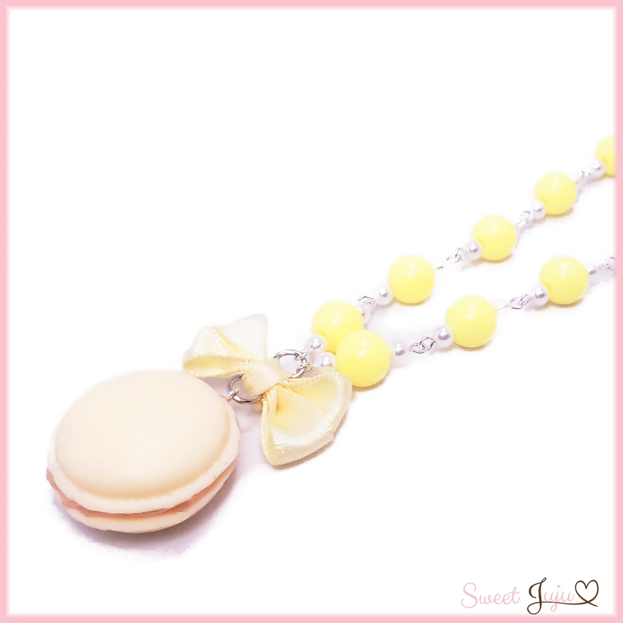 petit macaron necklace yellow close